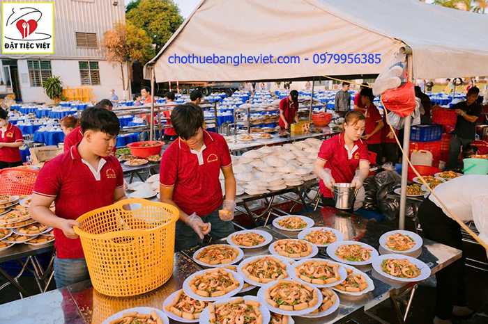 Cho thuê bàn ghế Việt