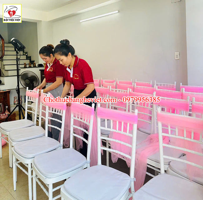 cho thuê bàn ghế màu hồng cho thuê bàn ghế màu hồng