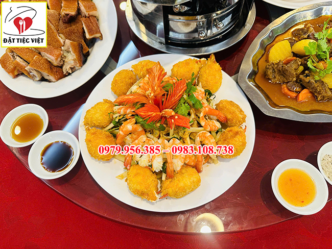 Cho thuê bàn ghế Việt
