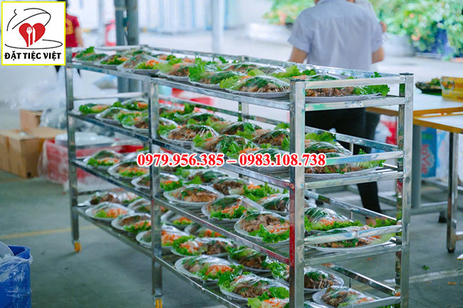 Cho thuê bàn ghế Việt