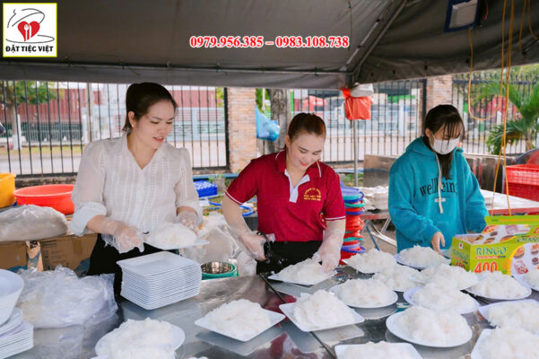 Dịch vụ cho thuê bàn ghế chén dĩa ở TpHCM
